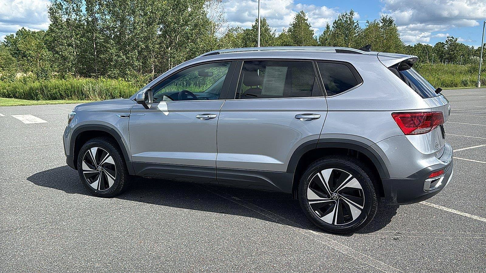 Used 2023 Volkswagen Taos SE w/ Panoramic Sunroof Package AWD/4WD image 10