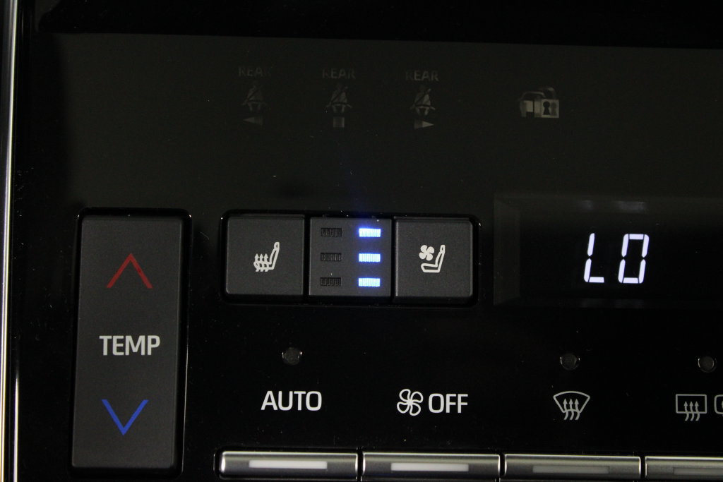 Used 2022 Toyota Avalon Limited w/ Advanced Safety Package FWD image 26