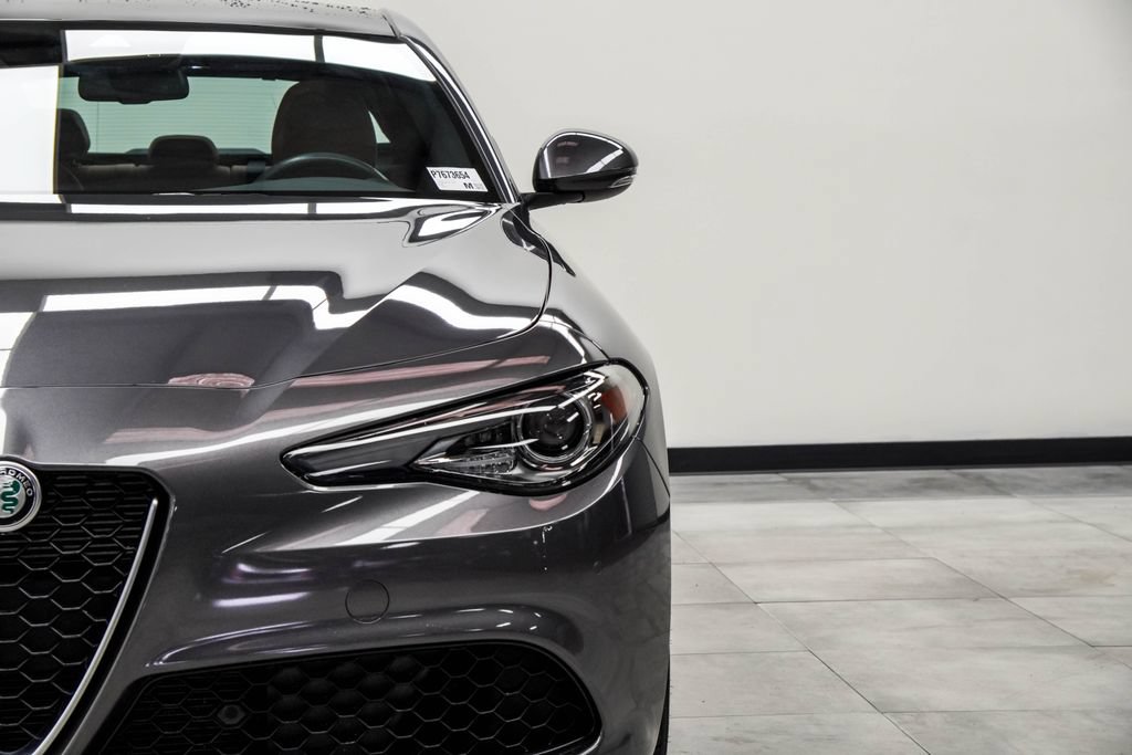 Used 2023 Alfa Romeo Giulia Ti AWD/4WD image 4