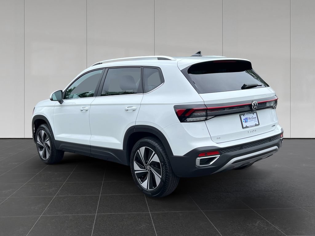Used 2026 Volkswagen Taos SE AWD/4WD image 3