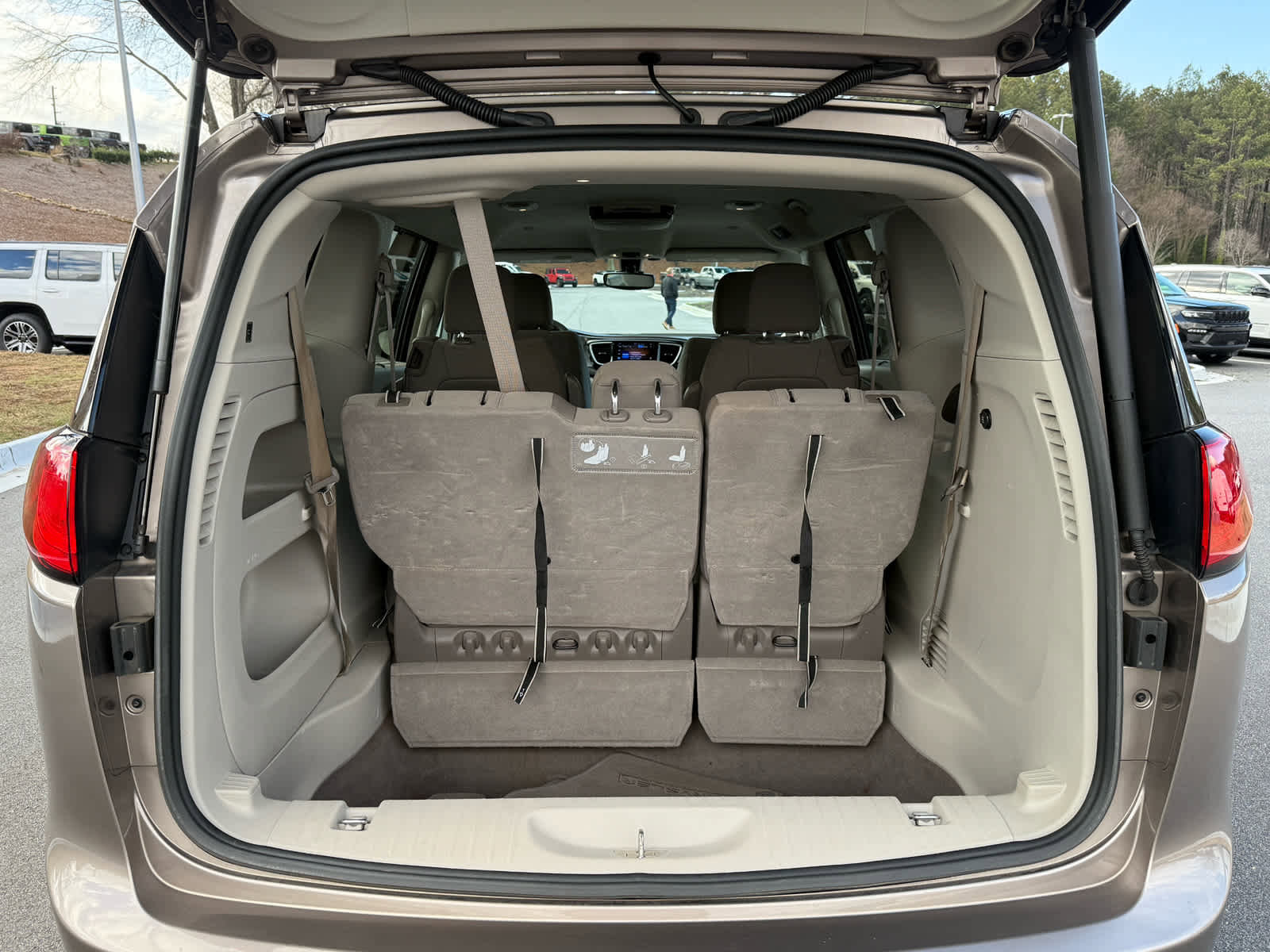 Used 2017 Chrysler Pacifica Touring Plus w/ Tire & Wheel Group image 24