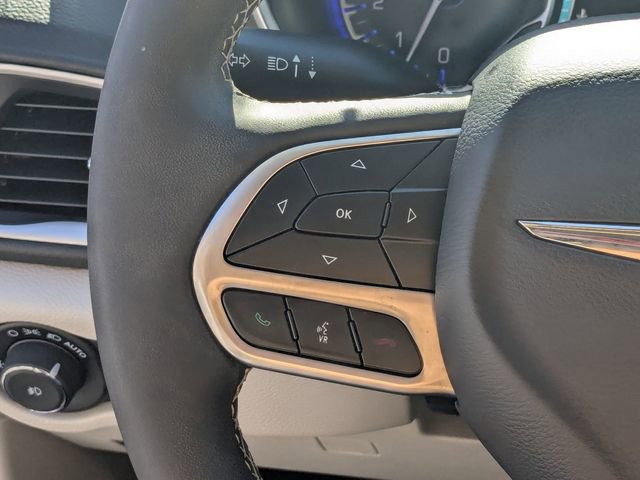Used 2024 Chrysler Pacifica Touring-L image 15