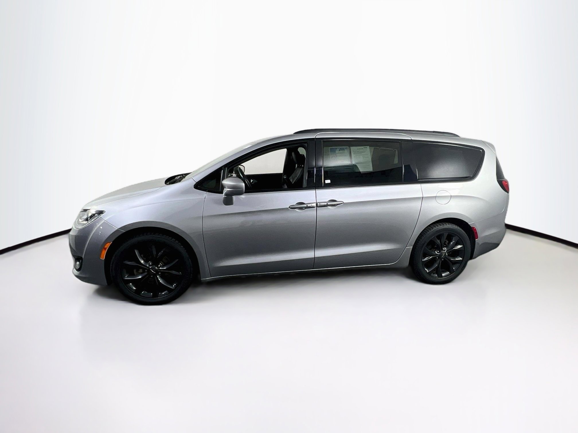 Used 2020 Chrysler Pacifica Touring-L Plus FWD image 8