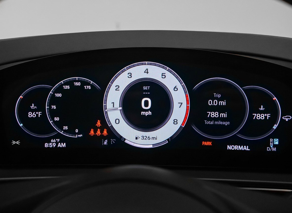 Used 2025 Porsche Cayenne Coupe image 36