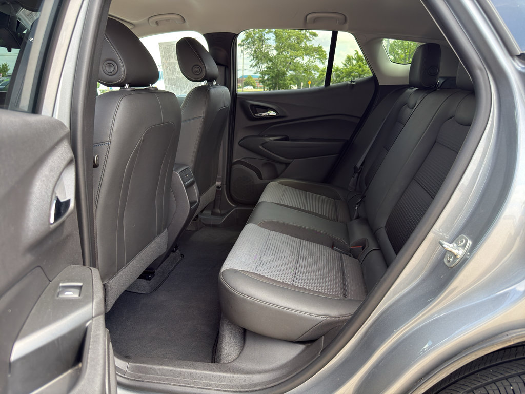 Used 2025 Chevrolet Trax LT FWD image 29