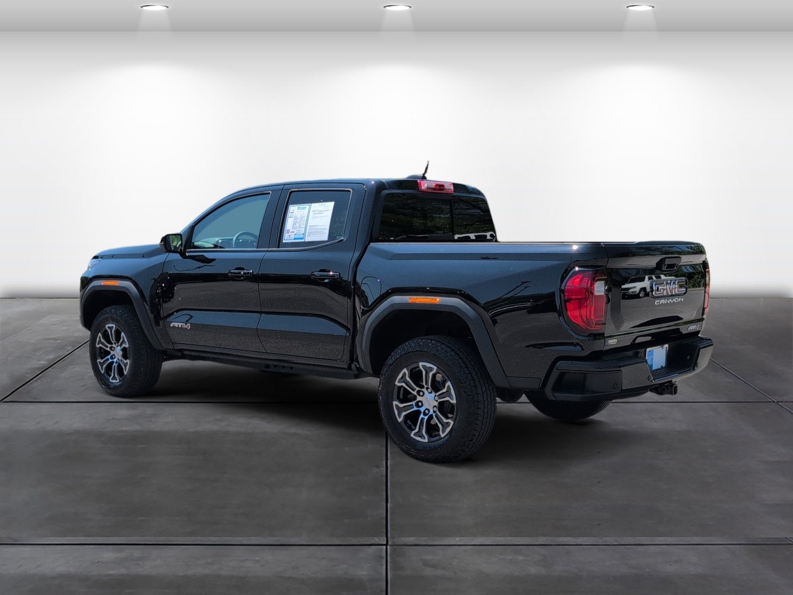 Used 2025 GMC Canyon AT4 w/ Technology Plus Package AWD/4WD image 3