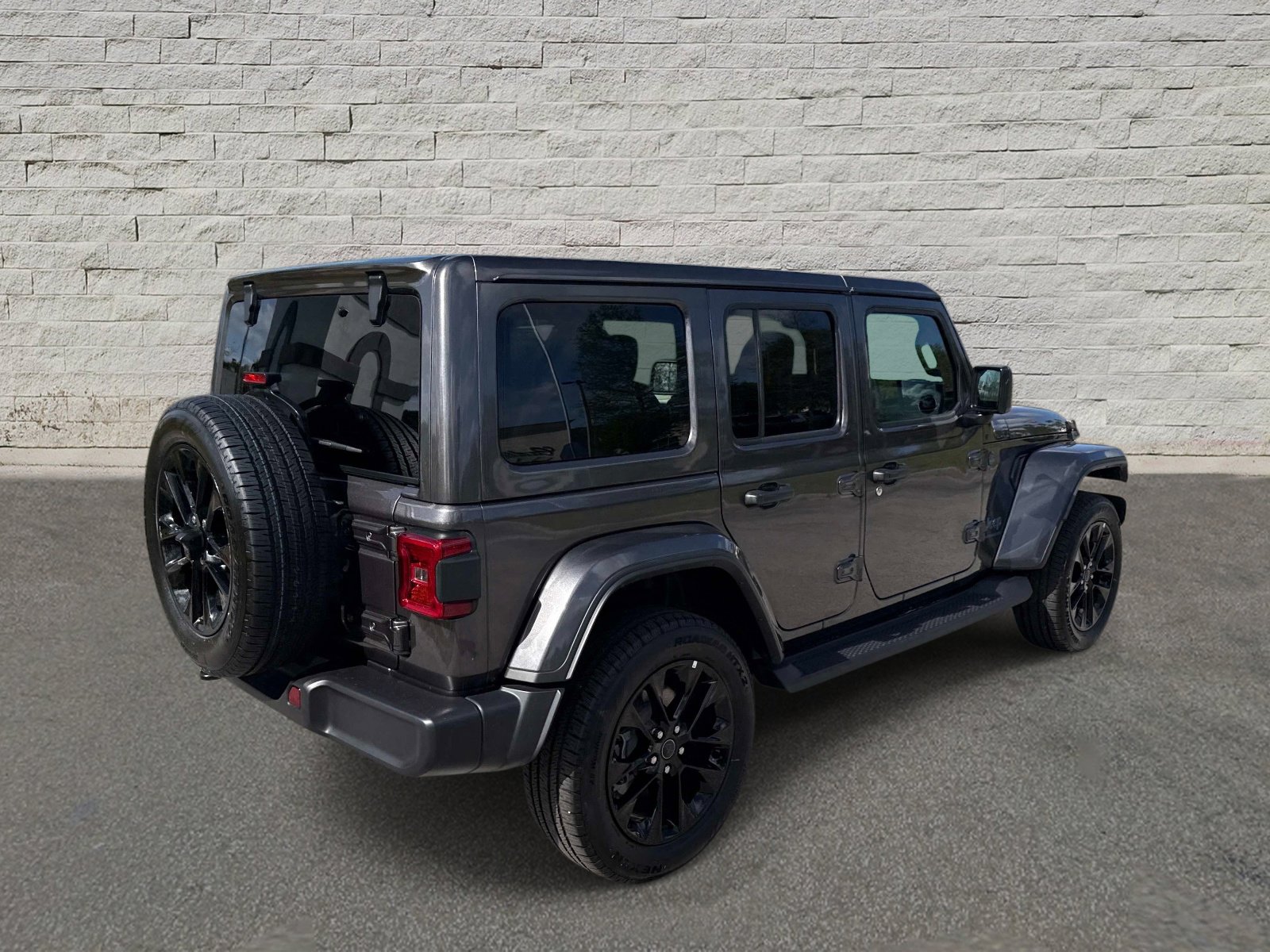 Used 2025 Jeep Wrangler Sahara image 5