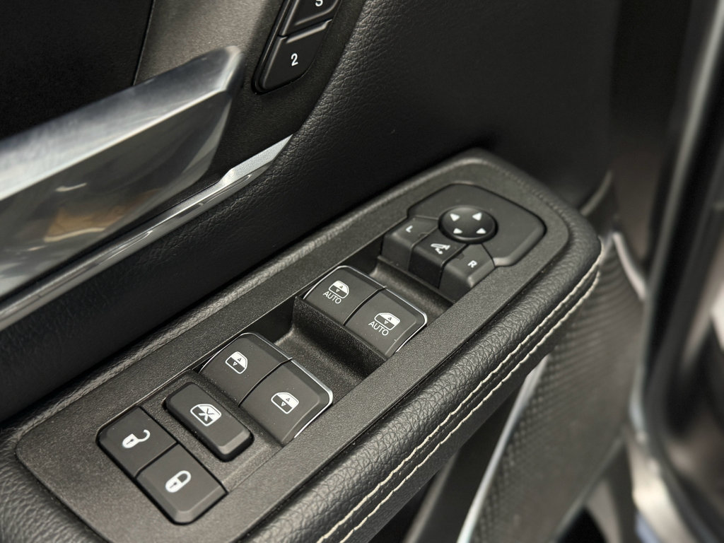Used 2025 RAM 1500 Laramie AWD/4WD image 18