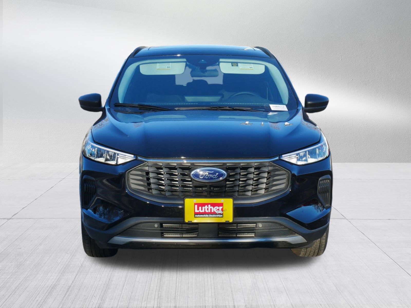 Used 2025 Ford Escape Active w/ Active Premium Tech Pack AWD/4WD image 2