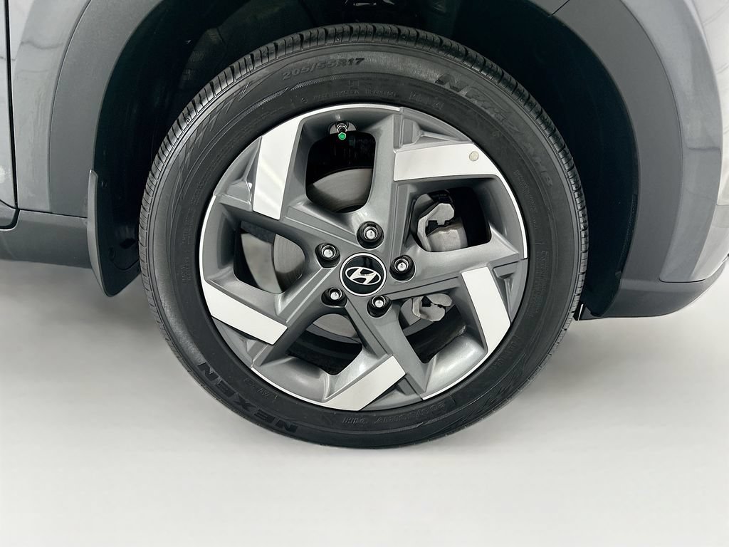 Used 2025 Hyundai Venue SEL FWD image 30