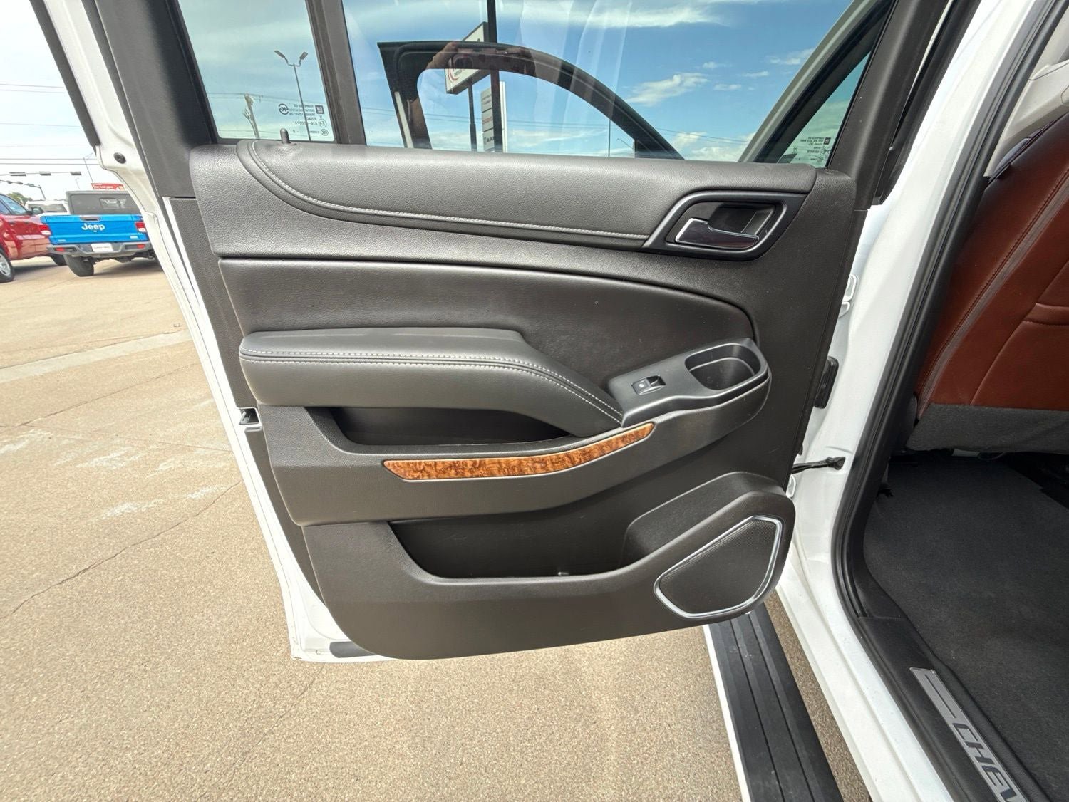 Used 2019 Chevrolet Suburban Premier w/ Premier Plus Edition AWD/4WD image 25