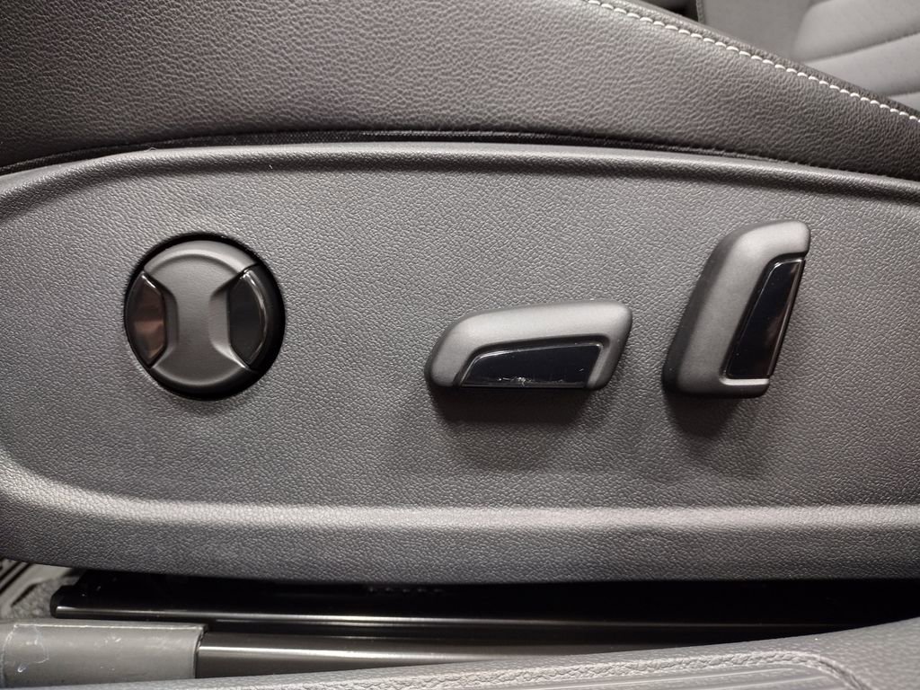 New 2025 Volkswagen Jetta SE image 19