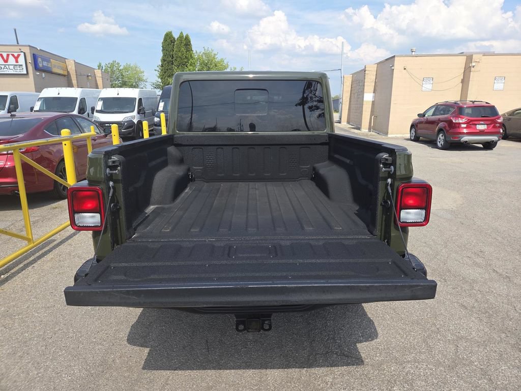 Used 2023 Jeep Gladiator Rubicon w/ Cold Weather Group AWD/4WD image 16