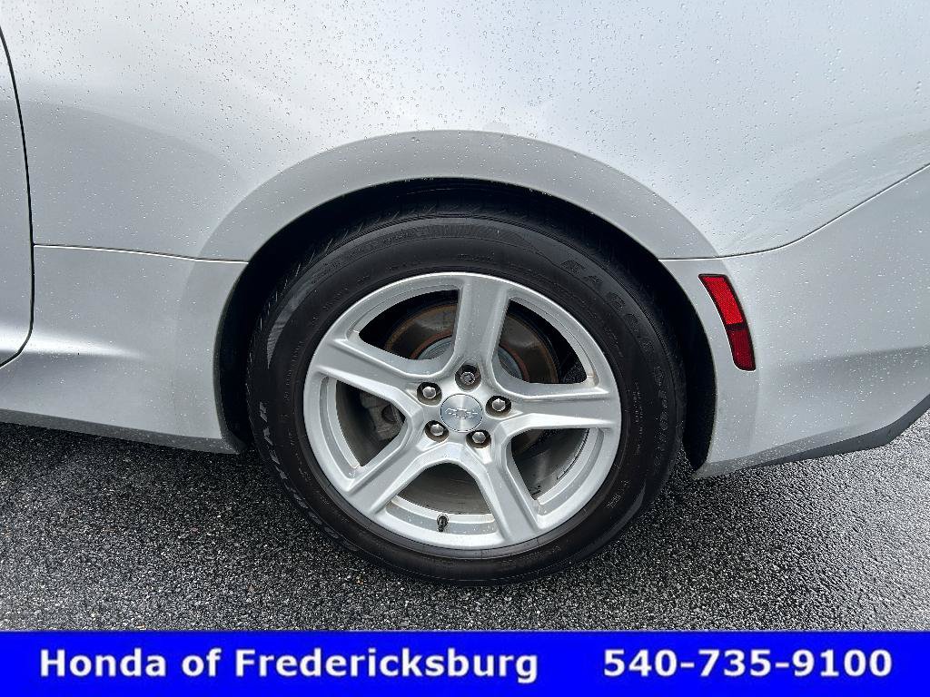 Used 2017 Chevrolet Camaro LT RWD image 29