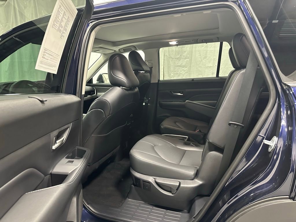 Used 2025 Toyota Grand Highlander AWD image 46