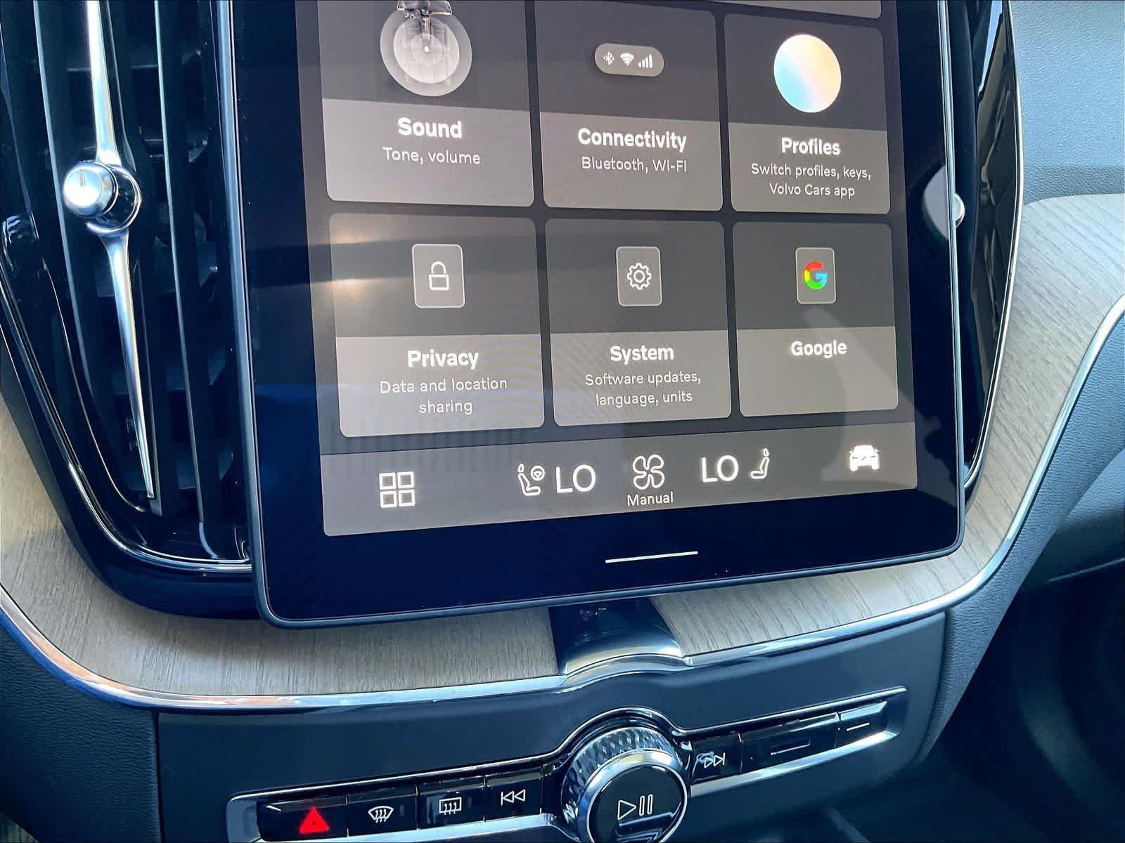 New 2027 Volvo XC60 B5 Plus AWD/4WD image 22