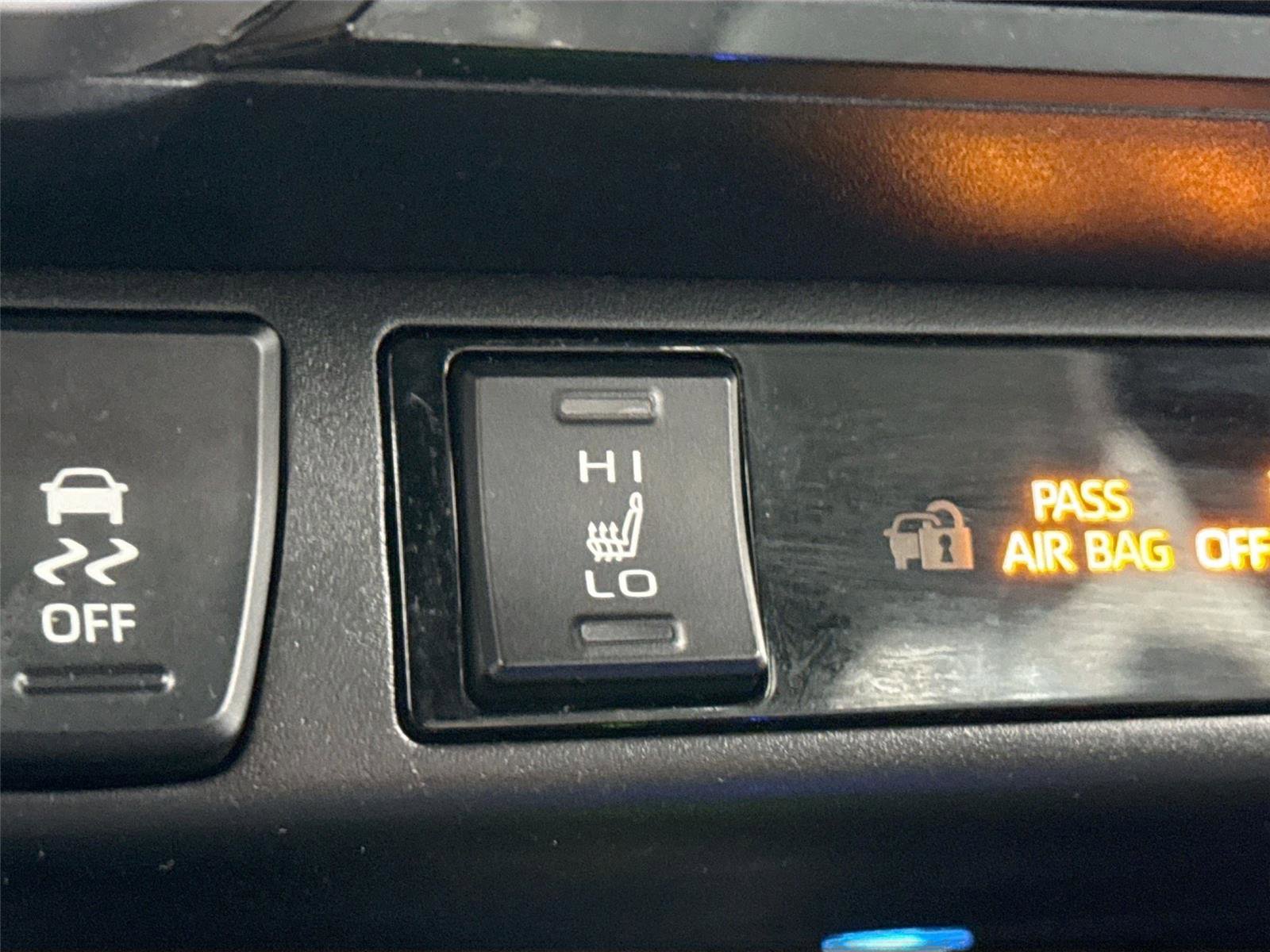 Used 2025 Toyota RAV4 XSE w/ Weather Package AWD/4WD image 10