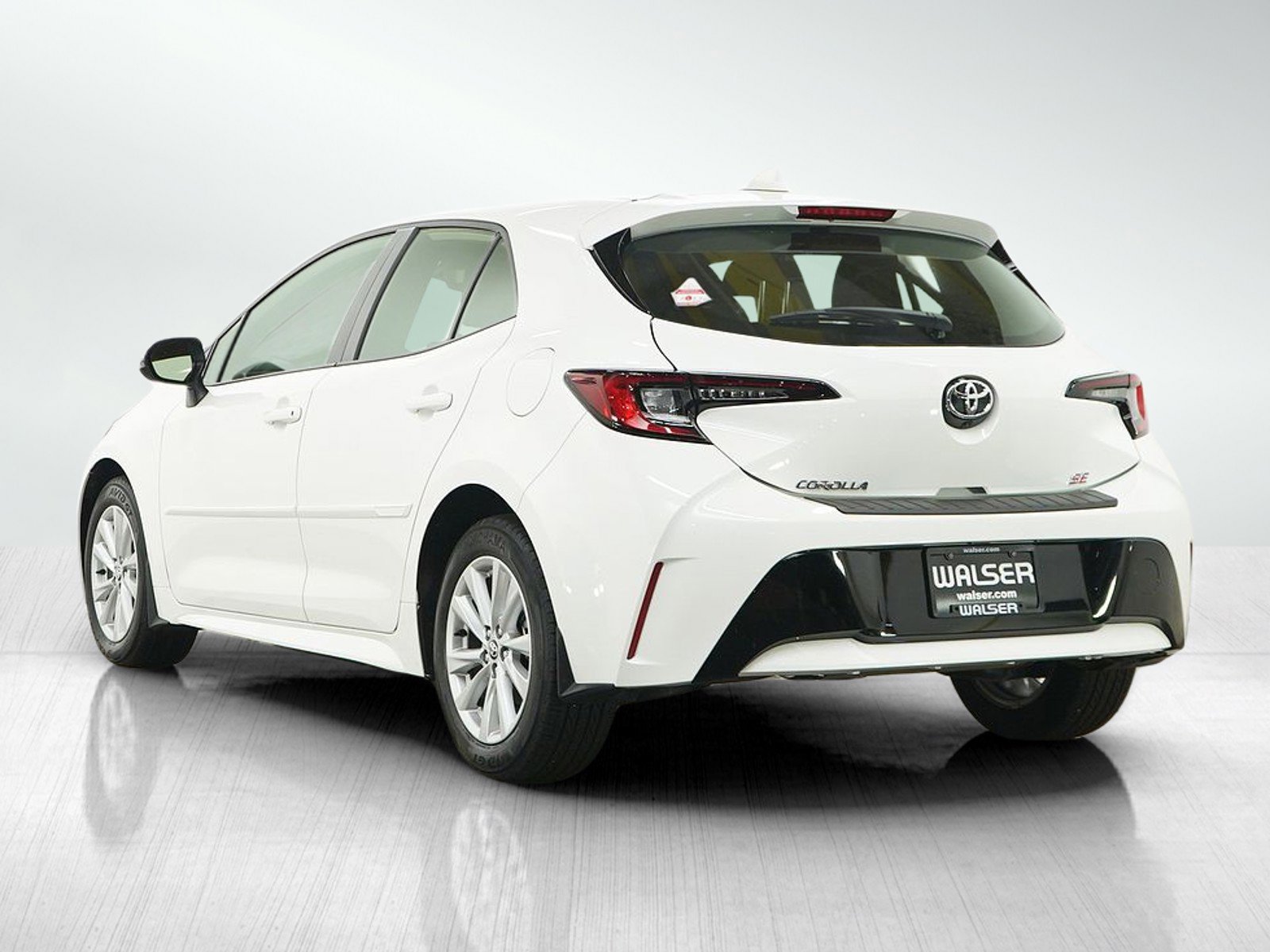 Used 2024 Toyota Corolla SE w/ SE Package FWD image 3