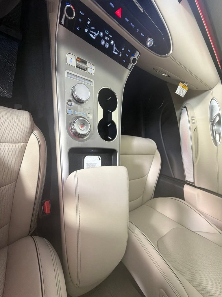New 2027 Genesis GV70 2.5T Advanced AWD/4WD image 24