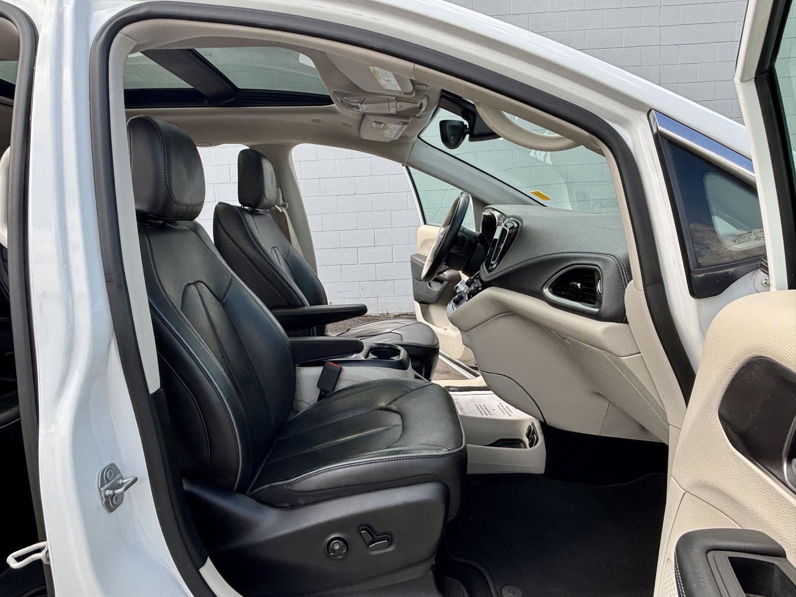 Used 2018 Chrysler Pacifica Limited FWD image 7