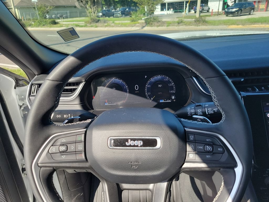 Used 2024 Jeep Grand Cherokee L Altitude AWD/4WD image 20