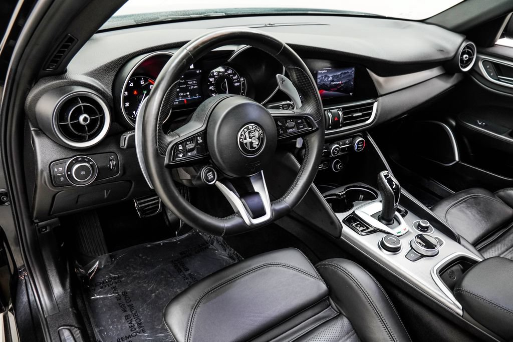 Used 2023 Alfa Romeo Giulia Veloce AWD/4WD image 19