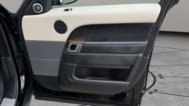 Used 2020 Land Rover Range Rover Sport HSE image 14