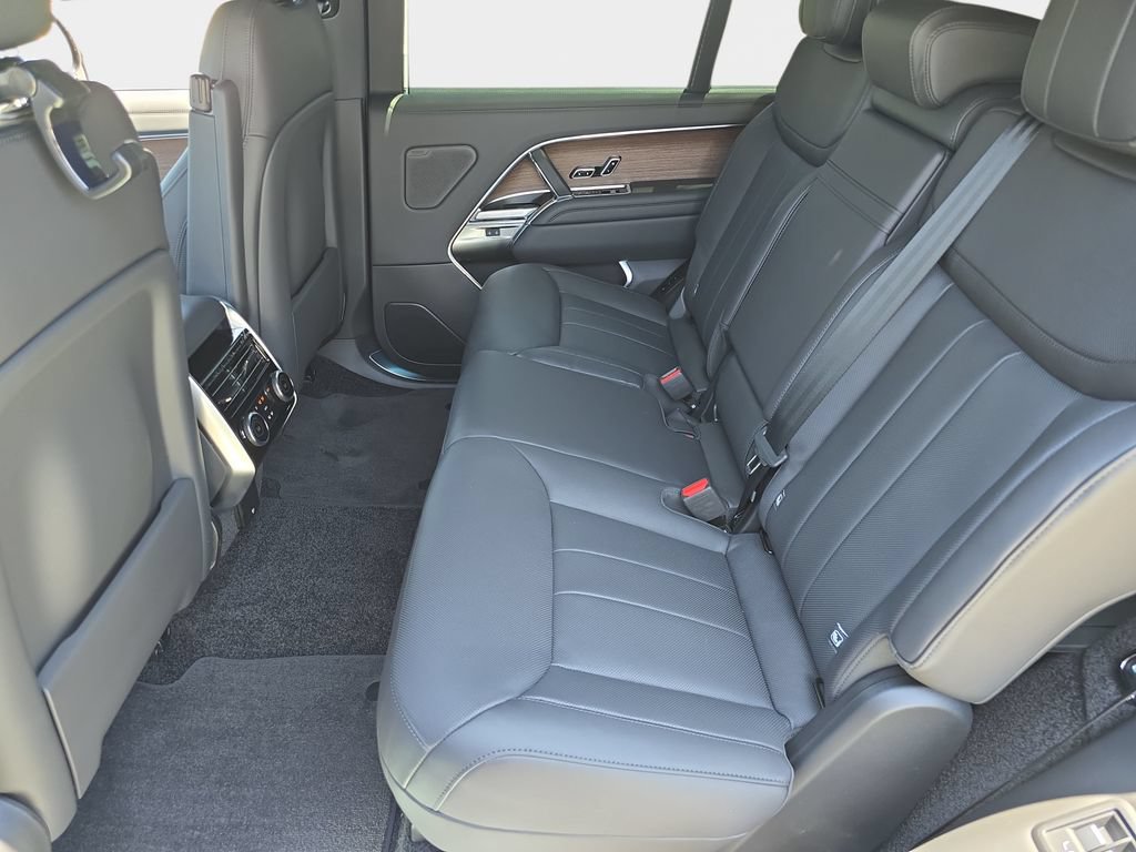 New 2026 Land Rover Range Rover Long Wheelbase SE AWD/4WD image 16