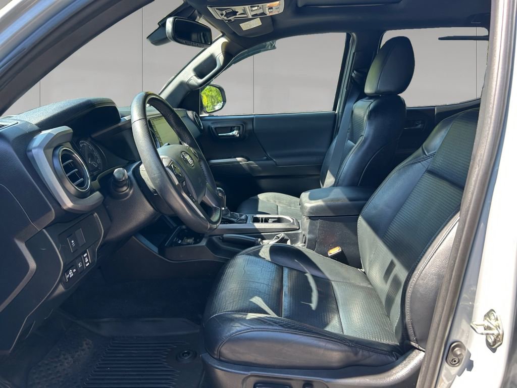 Used 2020 Toyota Tacoma TRD Off-Road w/ TRD Premium Off Road Package AWD/4WD image 10