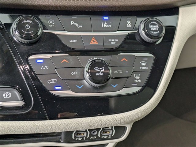 Used 2021 Chrysler Pacifica Touring-L image 22