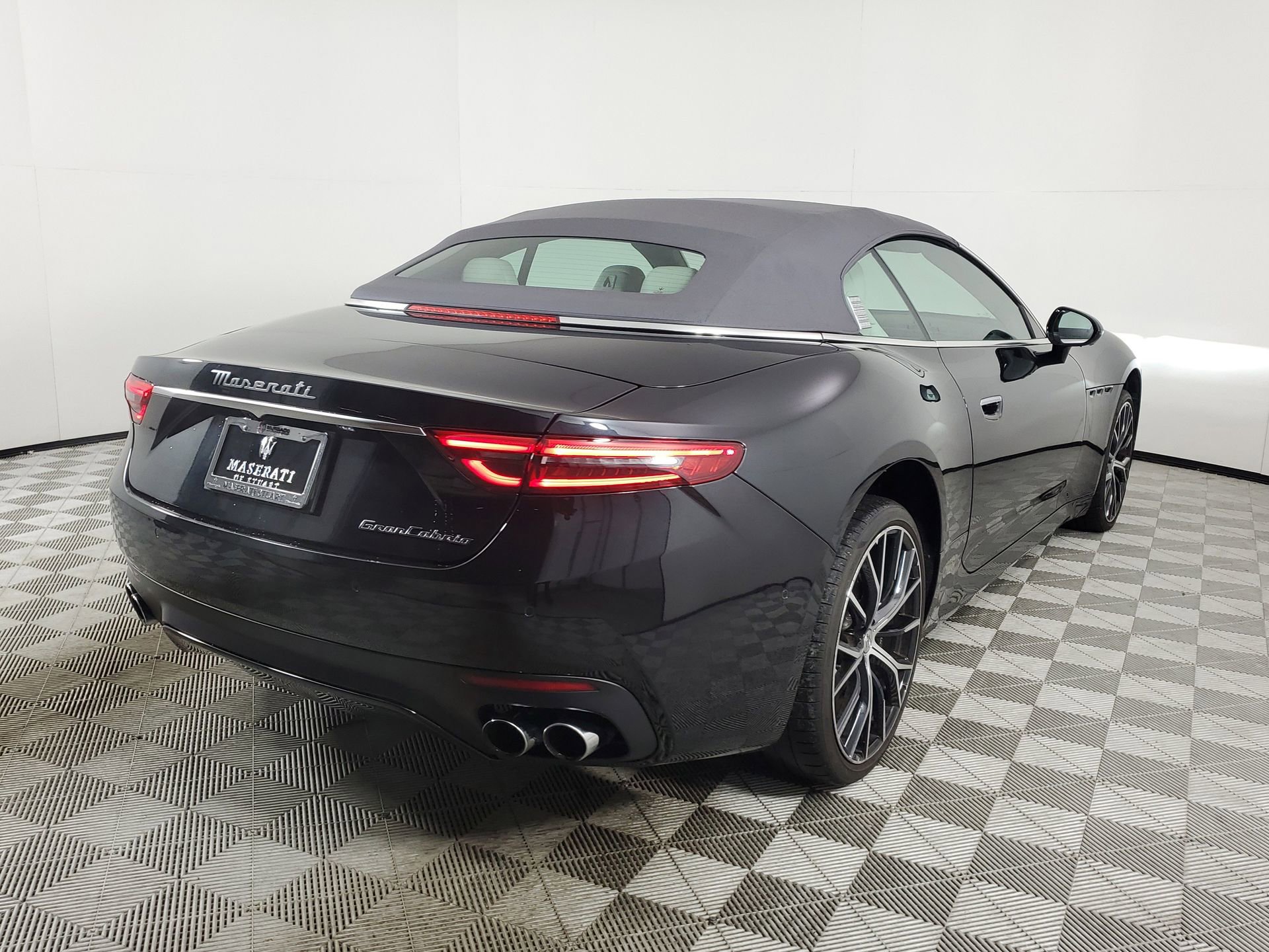 Used 2025 Maserati GranCabrio Modena image 11