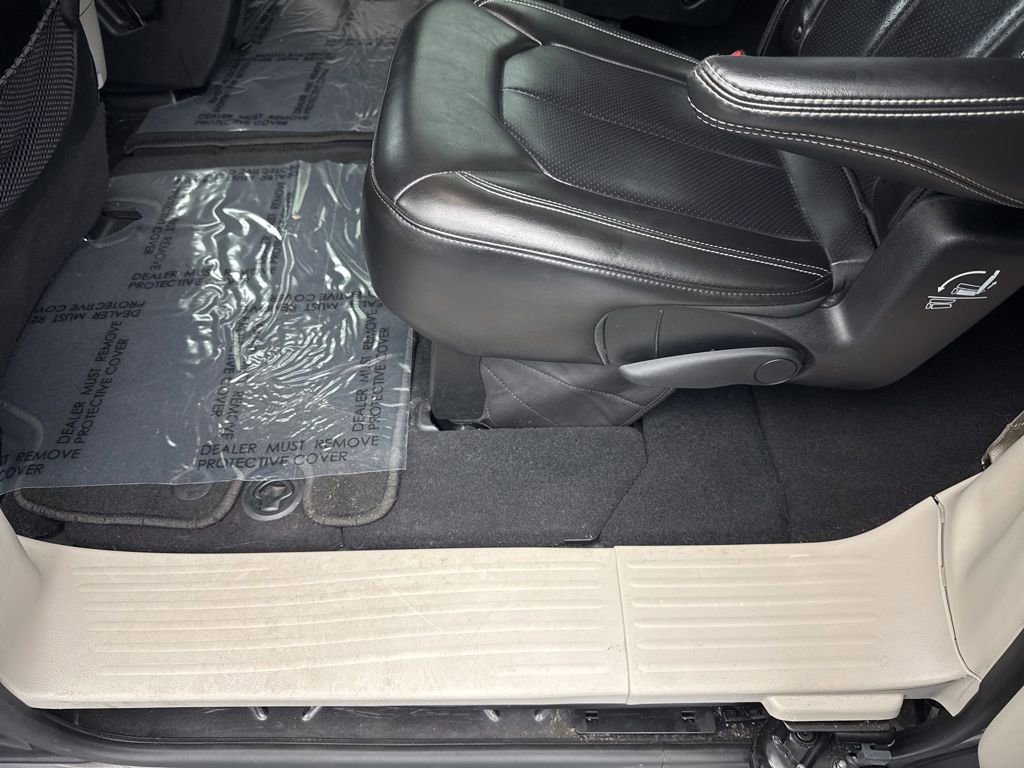 Used 2023 Chrysler Pacifica Touring-L FWD image 40