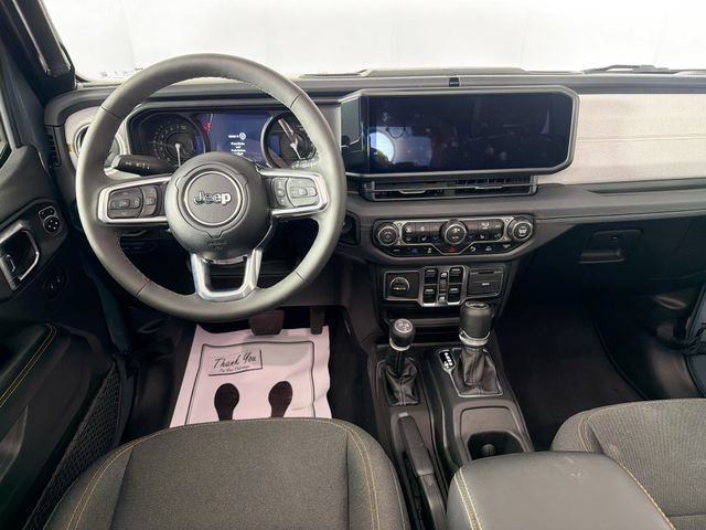 Used 2025 Jeep Wrangler Unlimited Sahara w/ Safety Group image 19