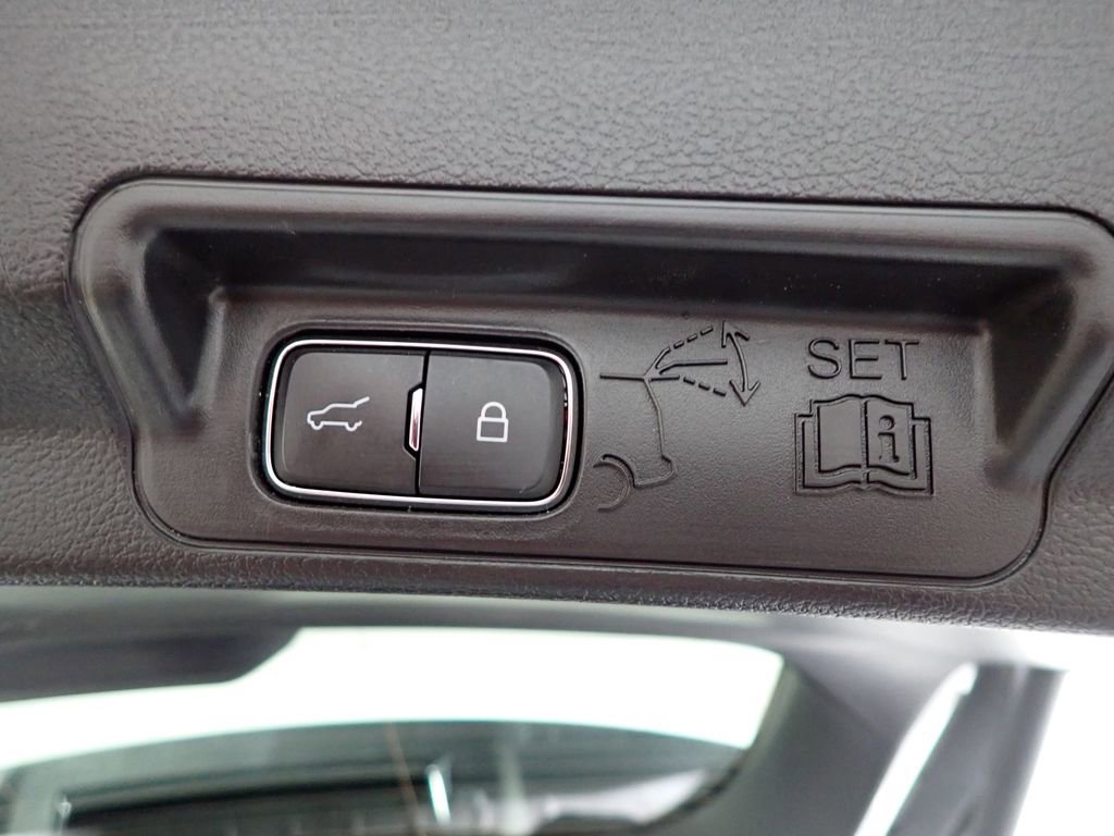 Used 2025 Ford Explorer ST image 19