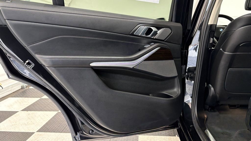 Used 2023 BMW X7 xDrive40i image 23