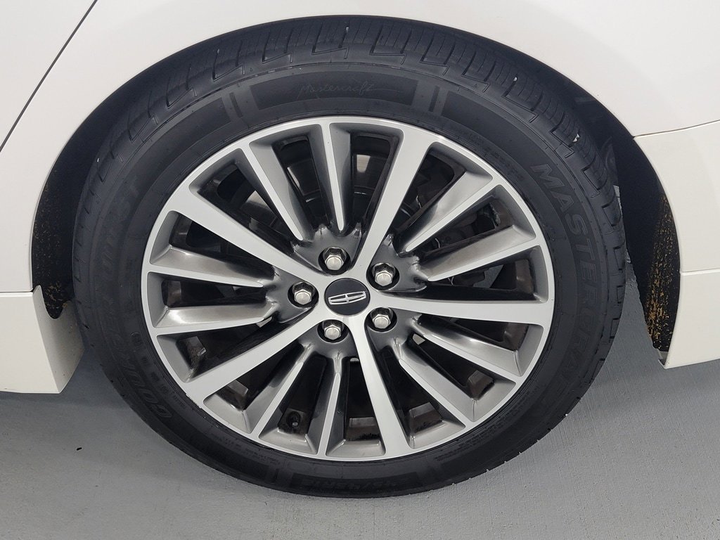 Used 2017 Lincoln MKZ Premiere FWD image 11