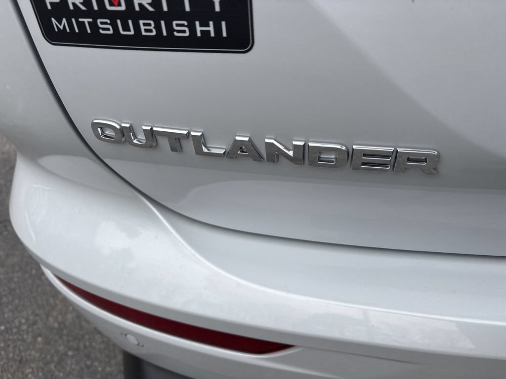 New 2026 Mitsubishi Outlander ES FWD image 24