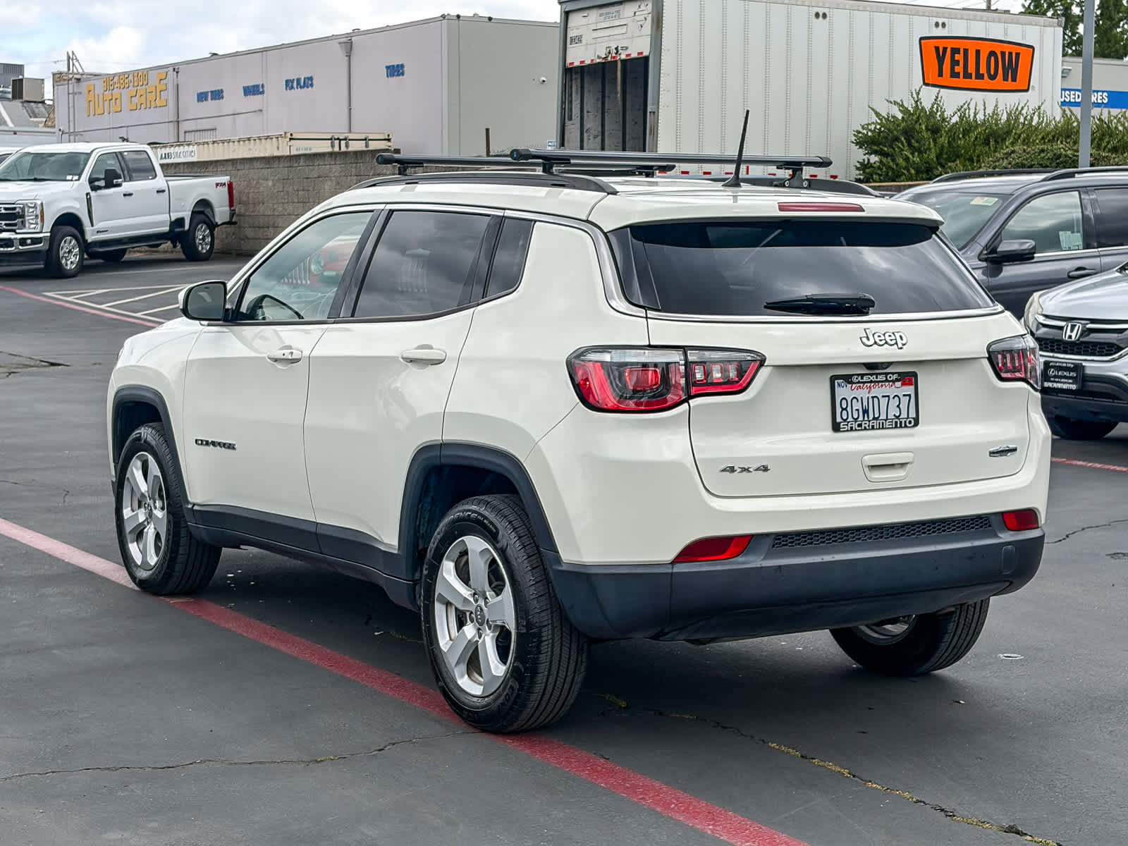 Used 2018 Jeep Compass Latitude AWD/4WD image 2