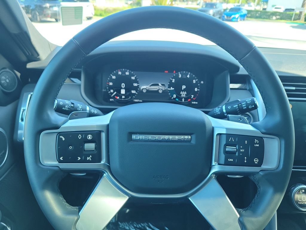 Certified 2025 Land Rover Discovery S AWD/4WD image 29