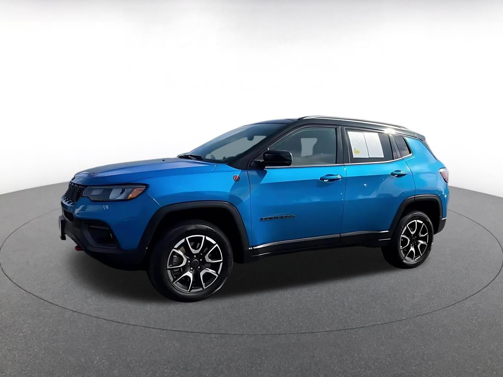 Used 2025 Jeep Compass Trailhawk AWD/4WD image 8