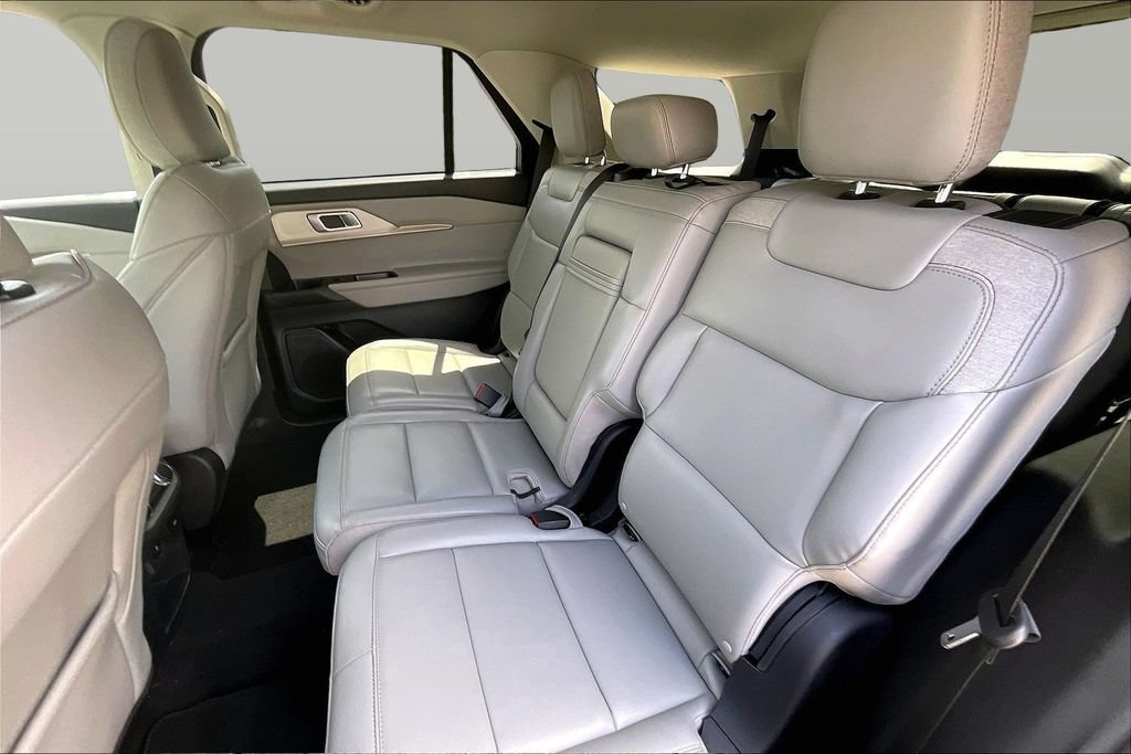 Used 2025 Ford Explorer Active w/ Active Comfort Package RWD image 25