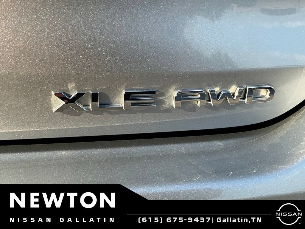 Used 2024 Toyota Highlander XLE AWD/4WD image 7