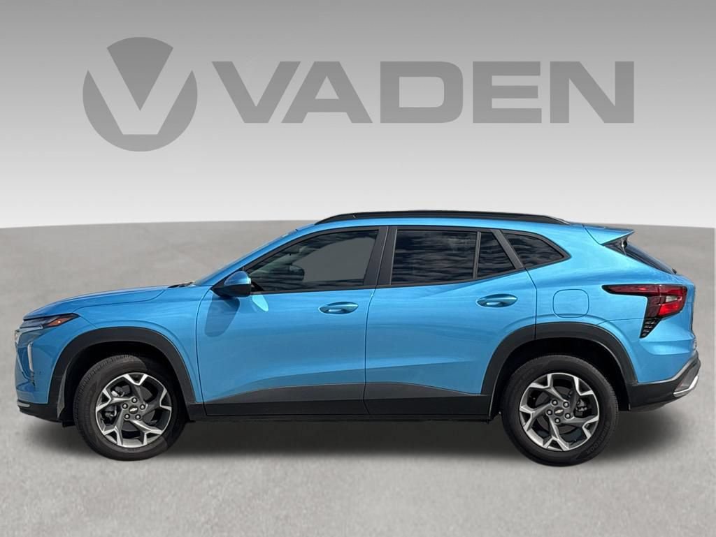 Used 2025 Chevrolet Trax LT FWD image 17