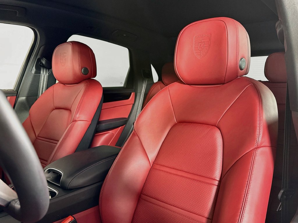 Certified 2023 Porsche Cayenne AWD/4WD image 5
