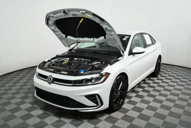 Certified 2025 Volkswagen Jetta SE w/ Black Wheel Package FWD image 32