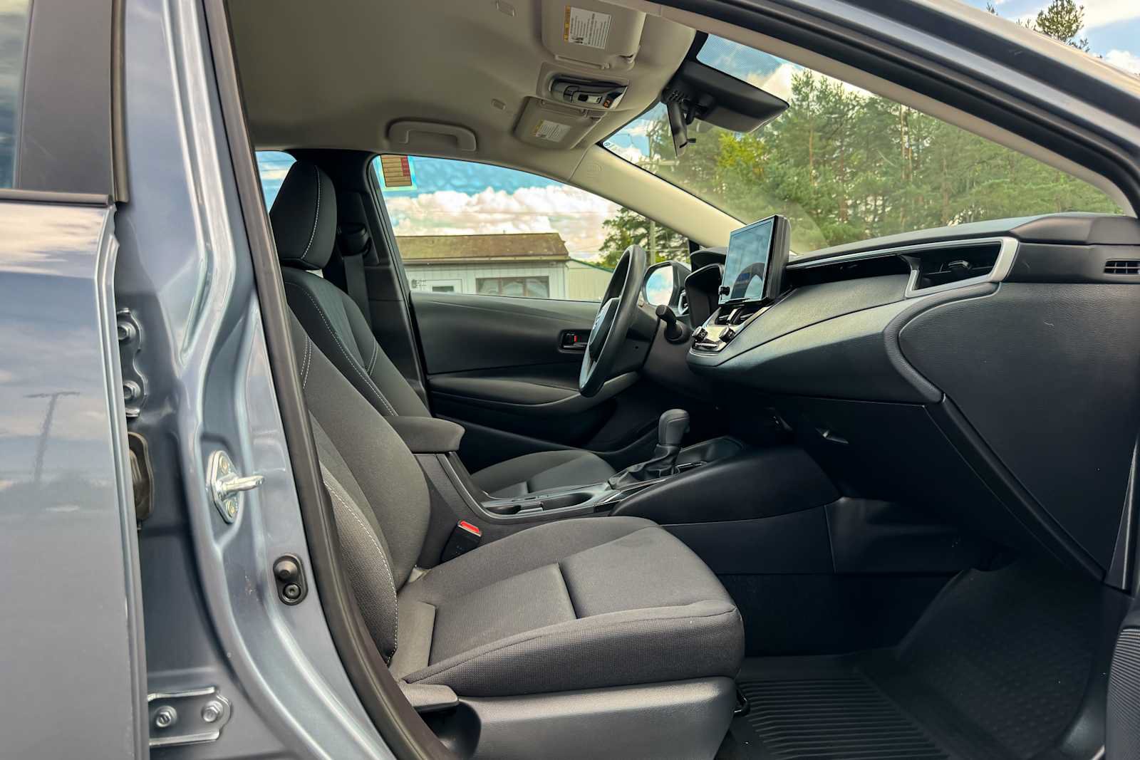 Used 2025 Toyota Corolla LE w/ LE Premium Package FWD image 9