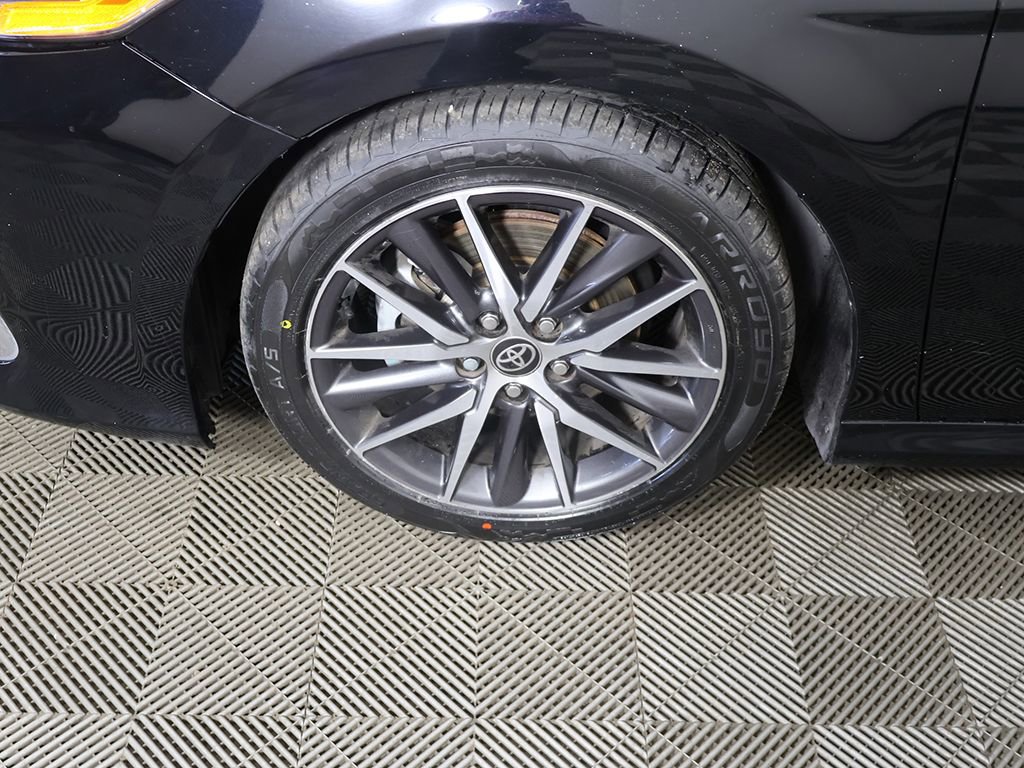 Used 2021 Toyota Camry XLE FWD image 18