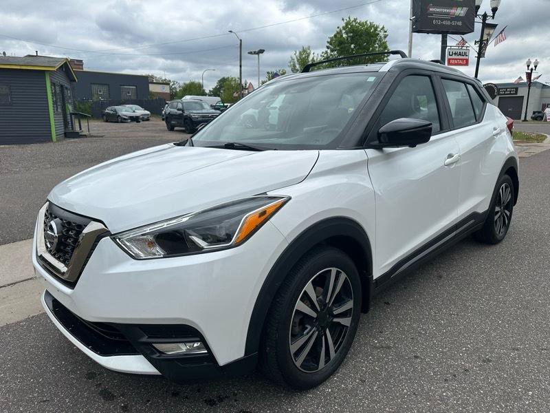 Used 2019 Nissan Kicks SR w/ SR Premium Package FWD image 3