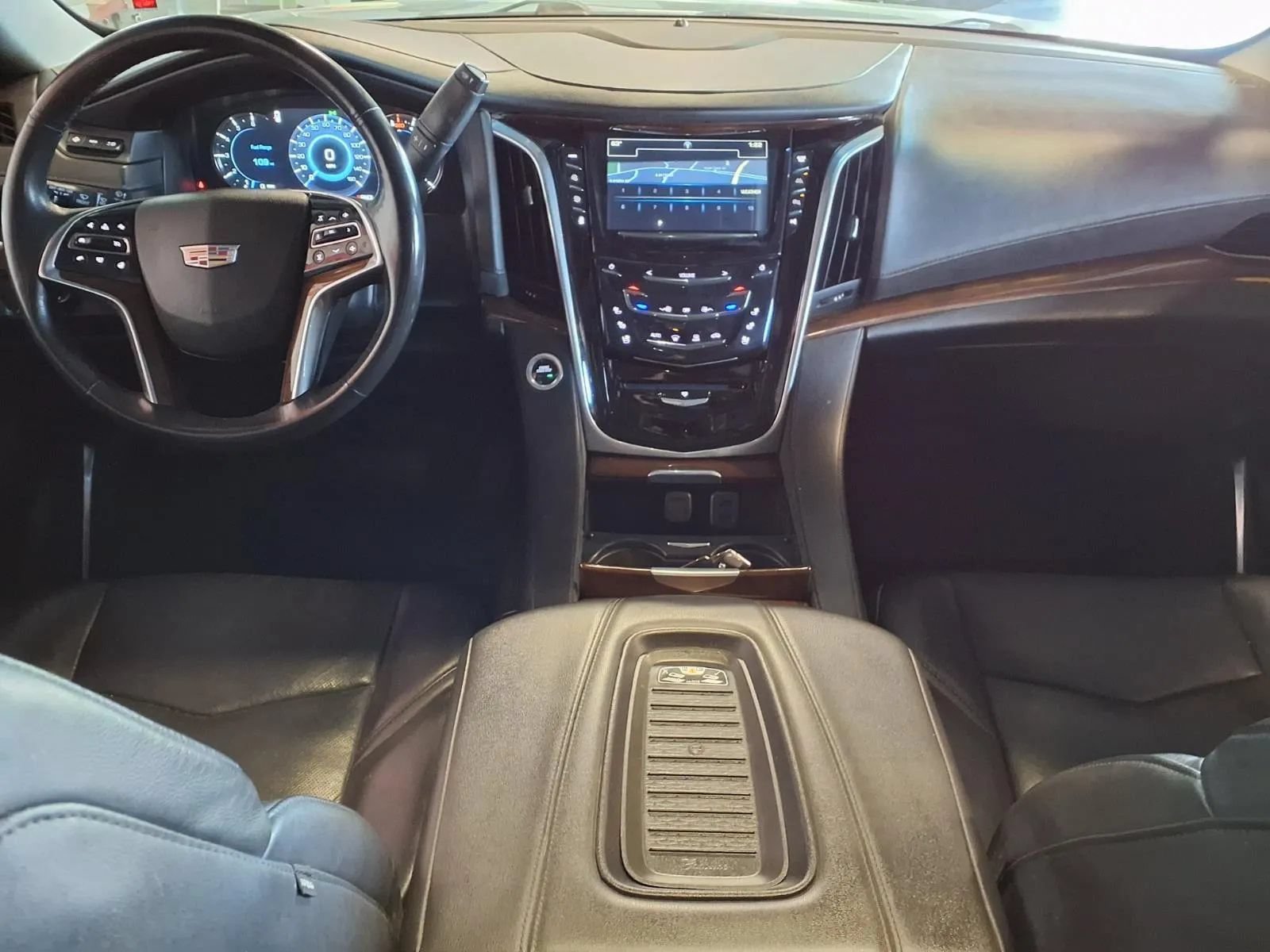 Used 2020 Cadillac Escalade Luxury AWD/4WD image 19