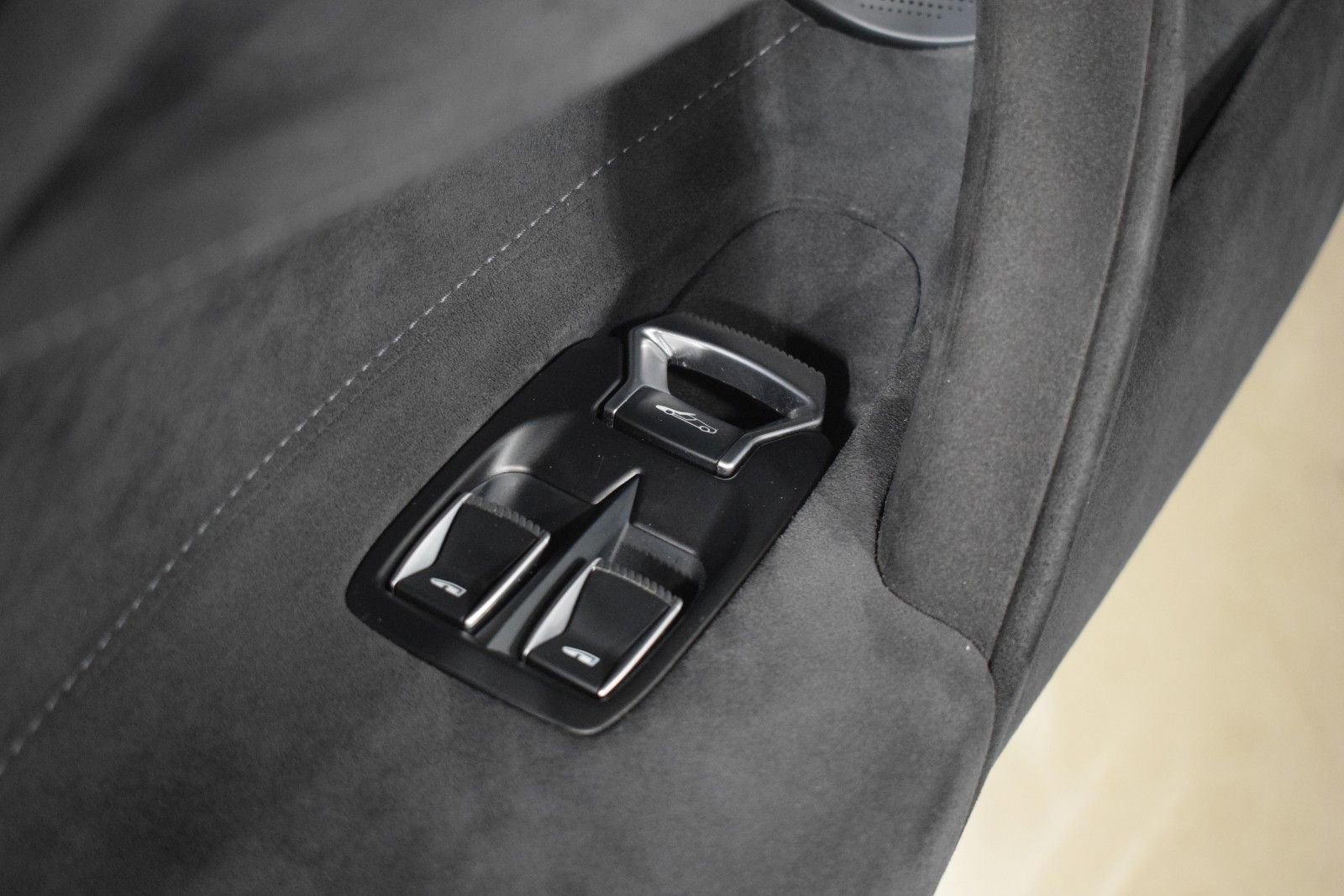 Used 2020 McLaren 720S Performance RWD image 40